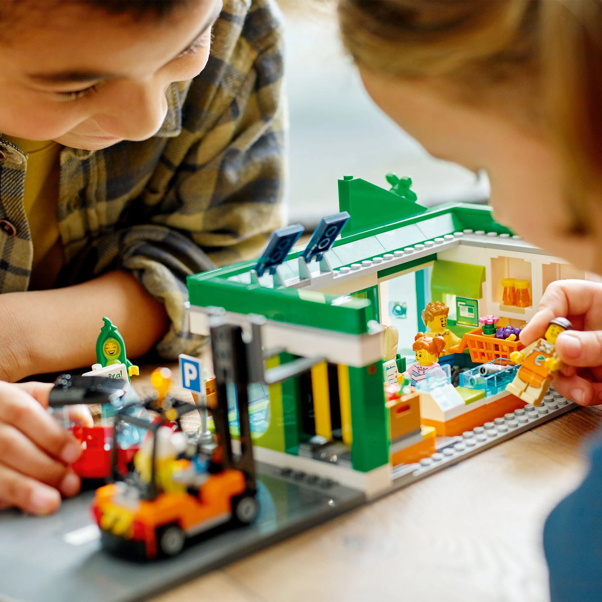 LEGO City Grocery Store Building Set (404 Pieces) U29768