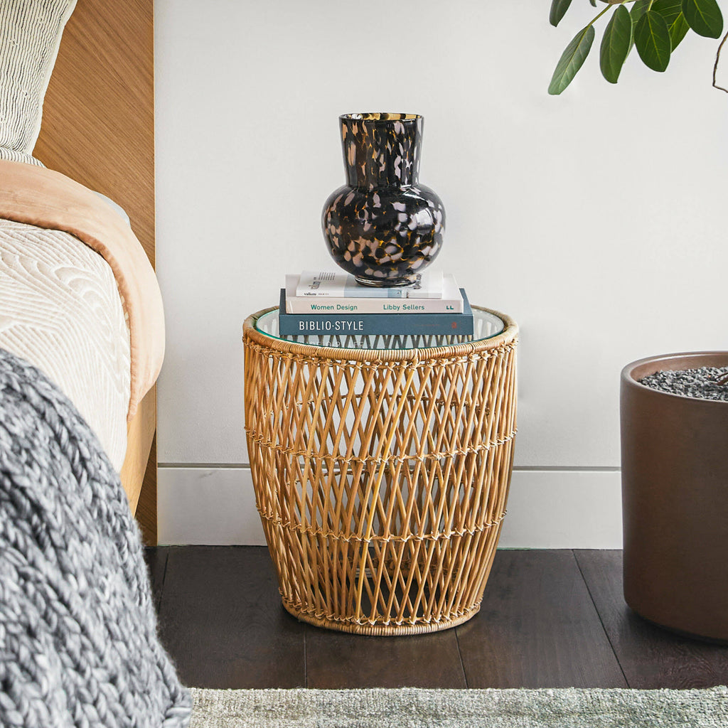 Round Wicker Side Table with Glass Top Y405125
