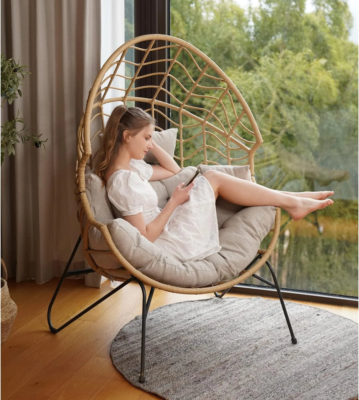 Oversized Wicker Egg Chair with Stand and Cushion T658