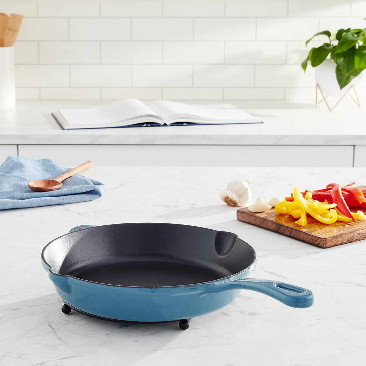 Enameled Cast Iron Round Fry Pan V680
