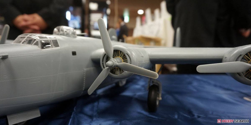 1/32 Consolidated B-24J Liberator Plastic Model Kit X3235