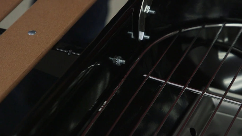 Charcoal BBQ Steel Grill with Adjustable Cooking Grate and Side Table O432