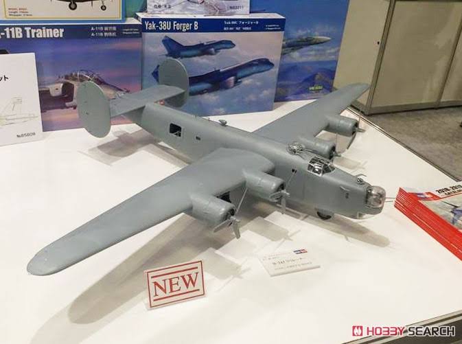 1/32 Consolidated B-24J Liberator Plastic Model Kit X3235