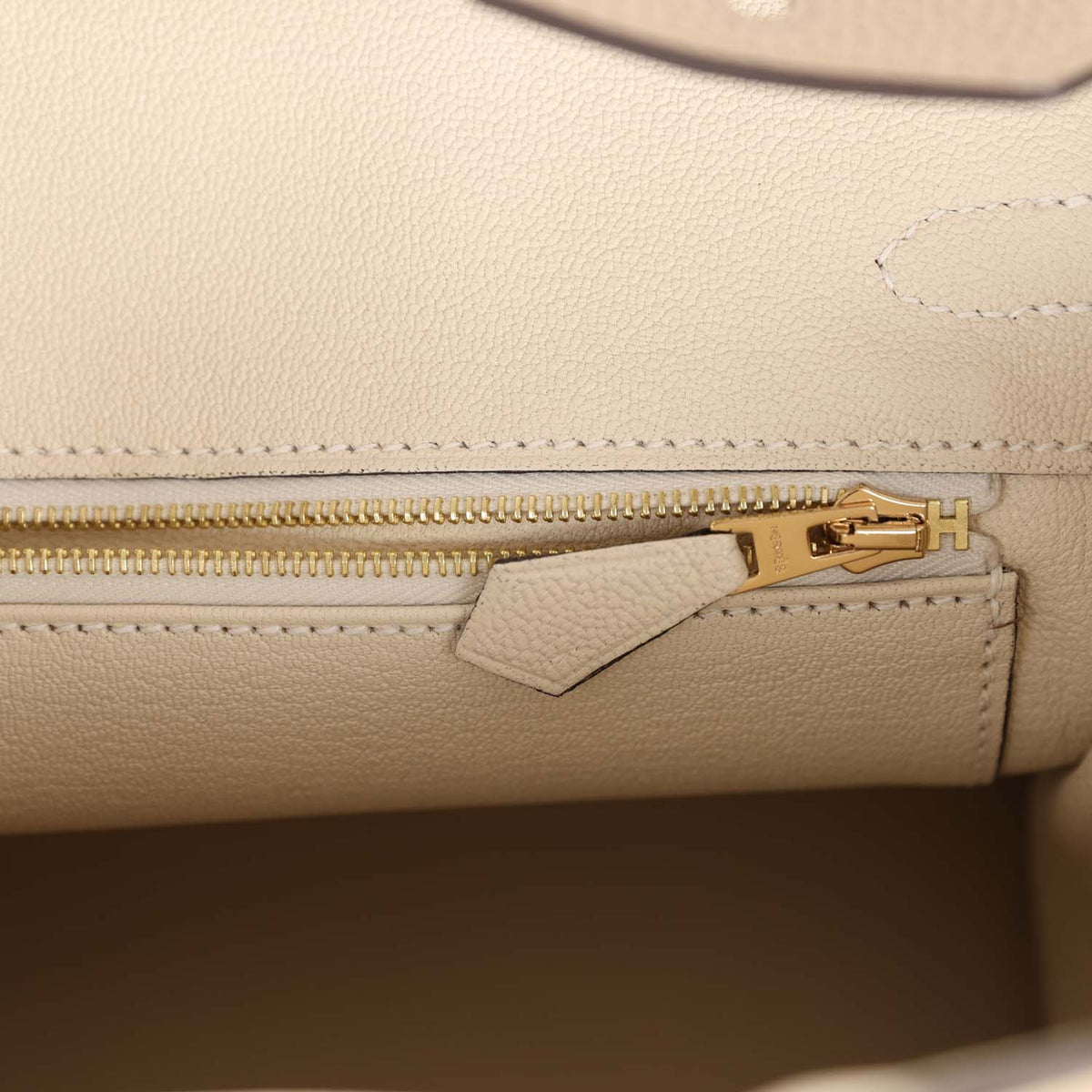 Trench and Beton Togo Leather Bag Z30775
